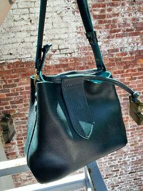 BNWT- Portland Leather Goods Firefly Bucket Bag in Boreal Green- PREMIUM